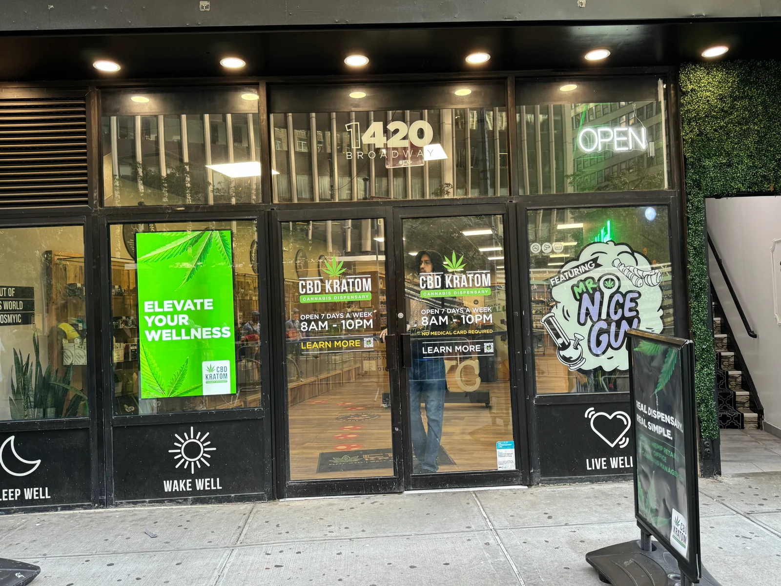 Specialty retail storefront chain